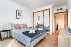 Host Wise - Wonderful Flats with Pool