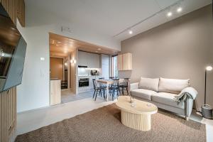 Aurora Chalet B5 Ski-in Ski-out, Mountain View by Aavalevi