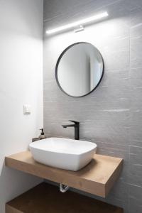 Prime Location 1-Bedroom Apt