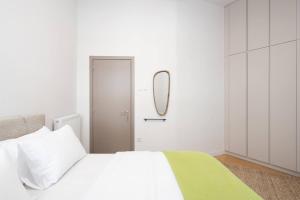 2BR Apt 20 Mins From Acropolis with Washer & Dryer