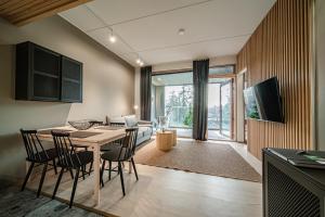 Aurora Chalet B4 Ski-in Ski-out, Mountain View by Aavalevi