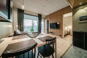 Aurora Chalet B4 Ski-in Ski-out, Mountain View by Aavalevi