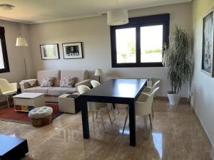 Casa con vistas al lago golf leon