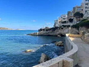 Modern Duplex by the Sea, next to Xemxija Bay - Mġarr