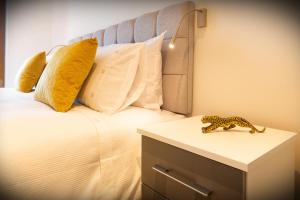 Cosy 1 Bed Apartment in Centre of St Albans - FREE Parking - 5 min walk to St Albans city centre & Railway station - Big Savings on Longer Stays!!