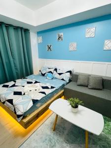 Beach Vibe Condo with PS4, Mini Karaoke, Board Games in Azure North San Fernando Pampanga