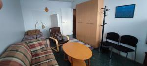 Kokonainen huoneisto olohuone makuualkovi ja keittiö ei suihkuh Iisalmen keskusta