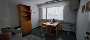 Kokonainen huoneisto olohuone makuualkovi ja keittiö ei suihkuh Iisalmen keskusta