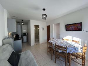 Maisons de vacances Maison de Vacances avec Terrasse Dallee, 6 Couchages, a Deux Pas de l'Ocean a St-Jean-de-Monts - FR-1-224C-94 : photos des chambres