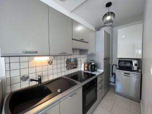 Maisons de vacances Maison de Vacances avec Terrasse Dallee, 6 Couchages, a Deux Pas de l'Ocean a St-Jean-de-Monts - FR-1-224C-94 : photos des chambres