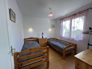 Maisons de vacances Maison de Vacances avec Terrasse Dallee, 6 Couchages, a Deux Pas de l'Ocean a St-Jean-de-Monts - FR-1-224C-94 : photos des chambres