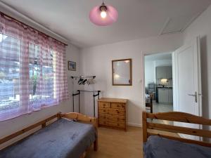 Maisons de vacances Maison de Vacances avec Terrasse Dallee, 6 Couchages, a Deux Pas de l'Ocean a St-Jean-de-Monts - FR-1-224C-94 : photos des chambres