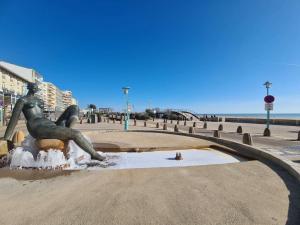 Maisons de vacances Maison de Vacances avec Terrasse Dallee, 6 Couchages, a Deux Pas de l'Ocean a St-Jean-de-Monts - FR-1-224C-94 : photos des chambres