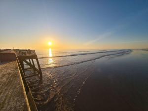 Maisons de vacances Maison de Vacances avec Terrasse Dallee, 6 Couchages, a Deux Pas de l'Ocean a St-Jean-de-Monts - FR-1-224C-94 : Maison de Vacances