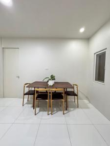 KM Suites 2BR Unit Near San Juan LU