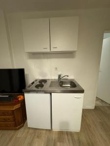Möbliertes Zimmer mit TV, Internet & kompletter Ausstattung in Bonn-Mehlem