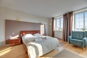 Dom & House - Apartments Old Town Targ Rybny - Self Check-in, Parking, River View