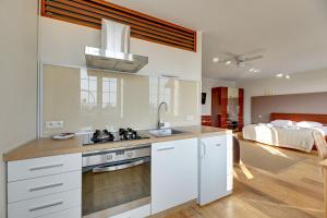 Apartments Old Town Targ Rybny - Self Check-in, Parking, River View by Noclegi Renters