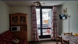 Vars les Claux studio 4 couchages sis à 50 m du télécabine, esf, commerces et pharmacie