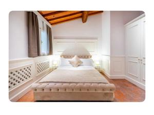 The bright window in Florence! Centralissimo!