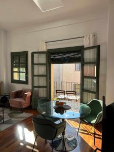 Modern apt in old town w cathedral views