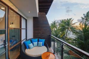 Beach Hot Dhigurah