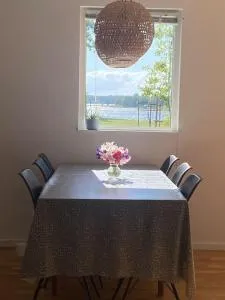 Trädgårdshuset, havsnära och modernt - Hasslö