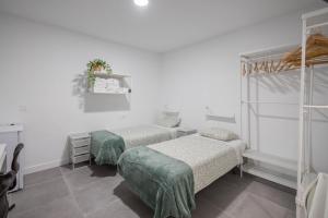 Mol-Terrace, En-Suite Bathroom, Fridge & TV