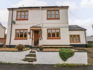 100 Cwmphil Road - Ystradgynlais