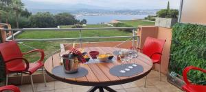 Appartements 2 pieces vue panoramique sur mer et baie de Cannes : photos des chambres