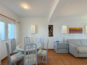 Casa com 2 suítes e terraço a passos do Mar #1958