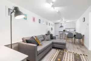 Charming Two Bed - Two Bath Apt - Kirkstall