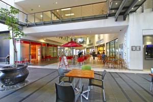 Full power, Central, walk to Restaurants & Waterfront, Pool & AC