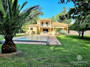 Villas Spacieuse et confortable villa avec piscine - L-Imperiale : photos des chambres