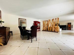 Villas Spacieuse et confortable villa avec piscine - L-Imperiale : photos des chambres