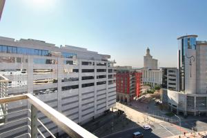 Full power, Central, walk to Restaurants & Waterfront, Pool & AC