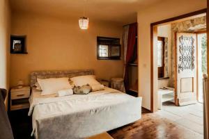 Opulent Villa with Sauna in the Heart of Karst 