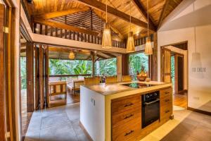 Tropical Paradise Retreat Near Caribbean Beaches