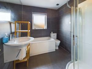 2BR off lively Lisburn Road