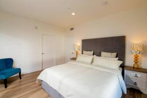 New Modern 3BR 3BA Apt in Central Los Angeles with Rooftop & Parking