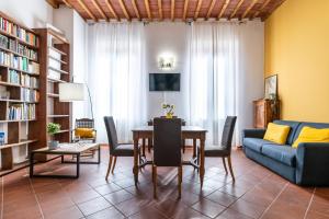 Travel Meditation House by Pleiades Home