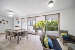 San Bruno TROPICAL Villa With POOL