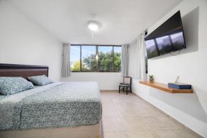 San Bruno TROPICAL Villa With POOL