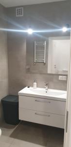 Apartament z balkonem w Centrum Kielc z prywatnym parkingiem