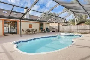 Home with Pool 5 Mi to Neptune Beach in Jacksonville - Sandalwood