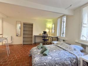 Côté Cour de Miss K