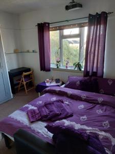 wygodny pokoj jednoosobowy