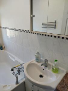 wygodny pokoj jednoosobowy