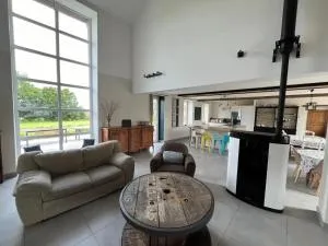 Spacieuse maison de vacances à Saint-Aubin avec 5 chambres - Dompierre-sur-Helpe