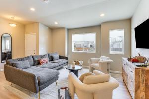 10 Mi to Fort Carson Newly Built Townhome!